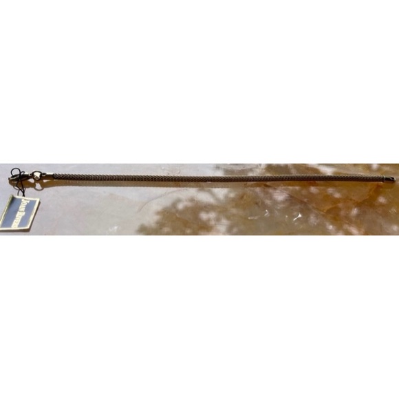 Joan Rivers Herringbone Western Antique Large Gold Clasped Bracelet - Picture 7 of 11